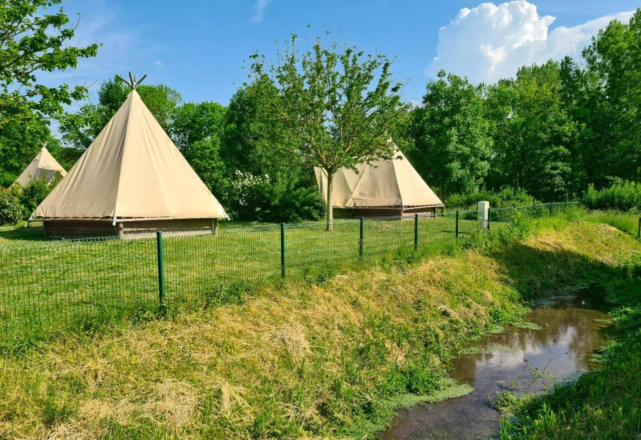 Resort & Camping - Val De Braye Bessé-sur-Braye Eksteriør billede