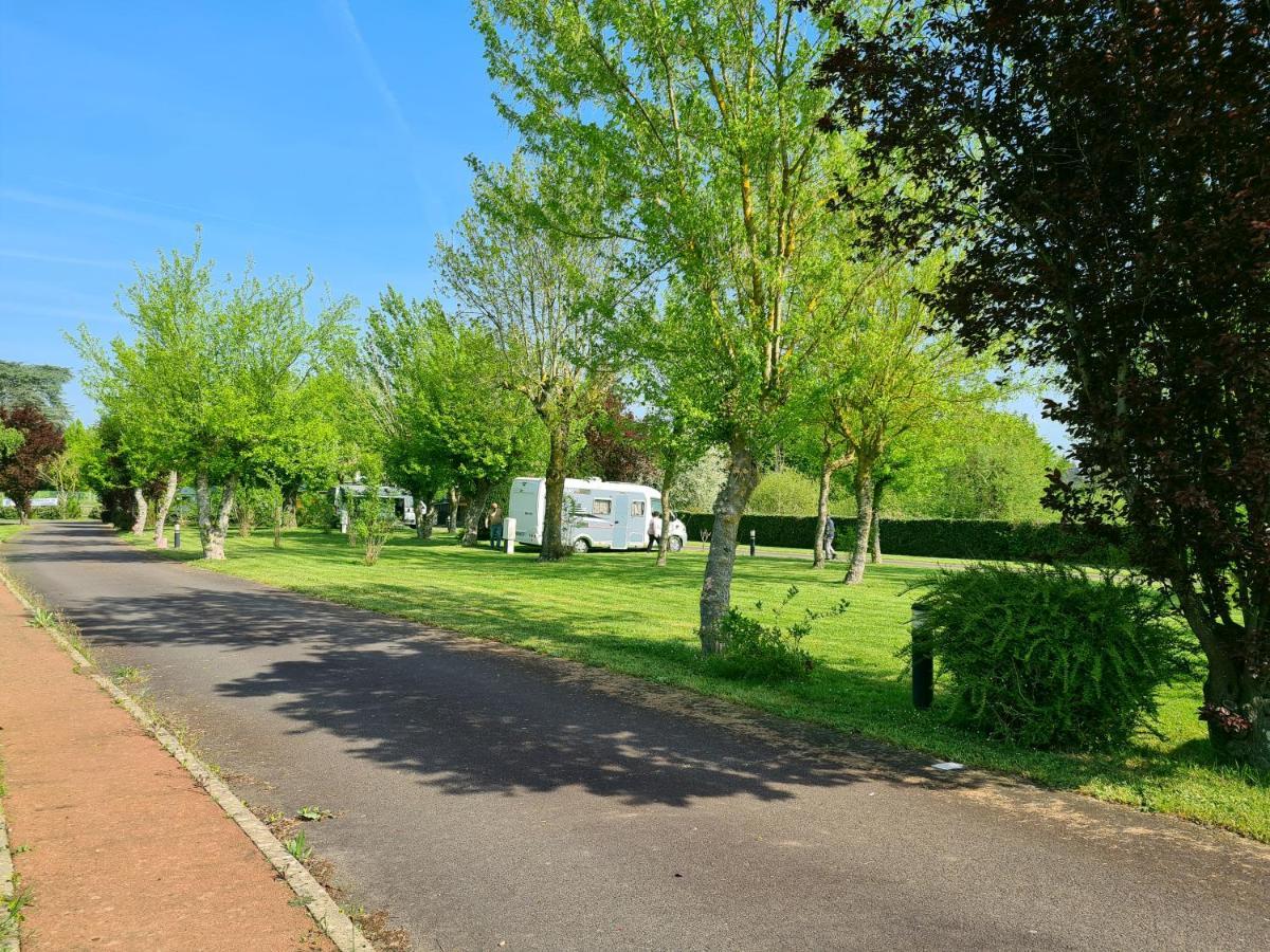 Resort & Camping - Val De Braye Bessé-sur-Braye Eksteriør billede
